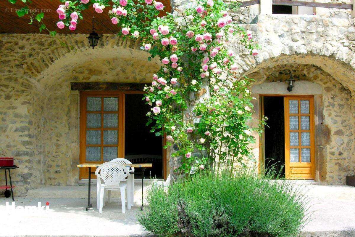 Maison à MEYRANNES