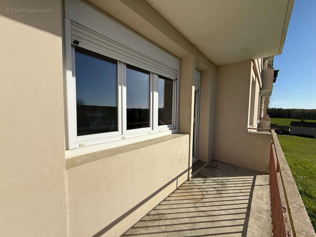 Appartement à SAINT-ETIENNE-SUR-CHALARONNE