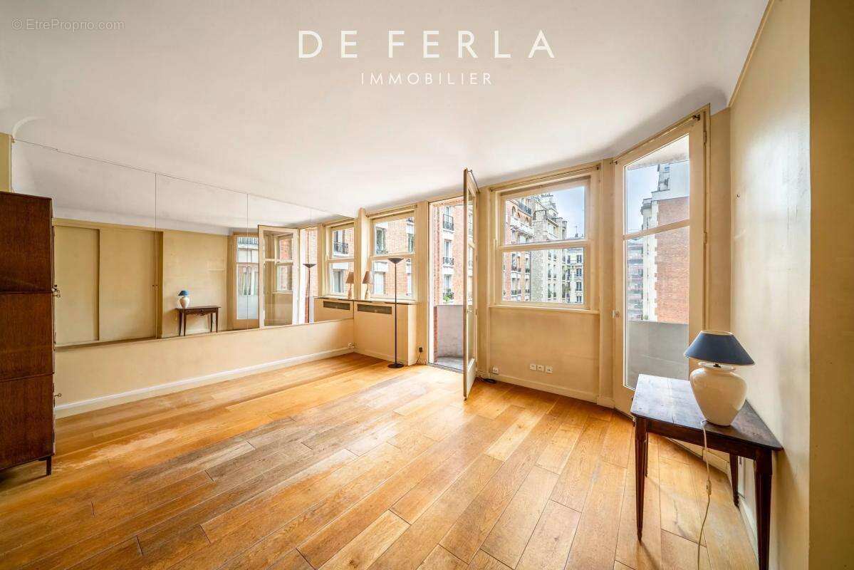Appartement à PARIS-14E