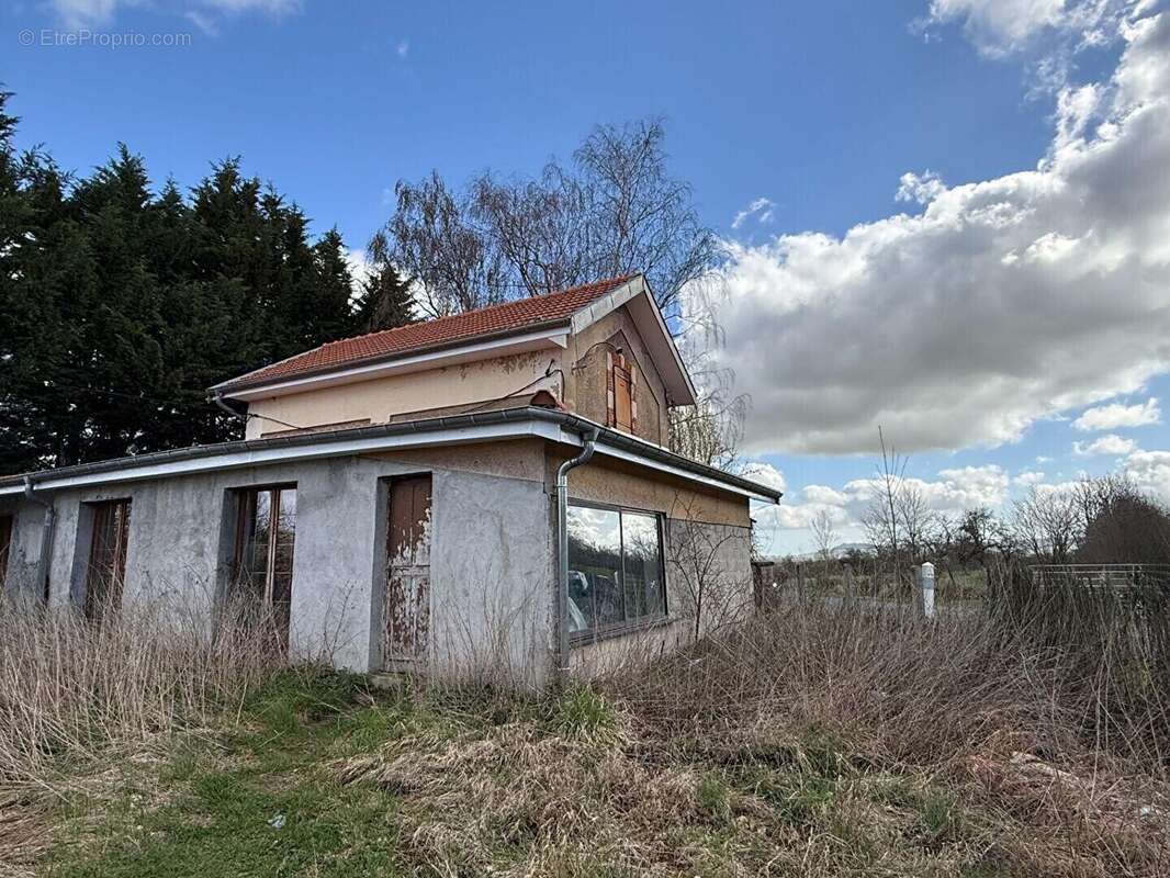 Maison à FAVIERES