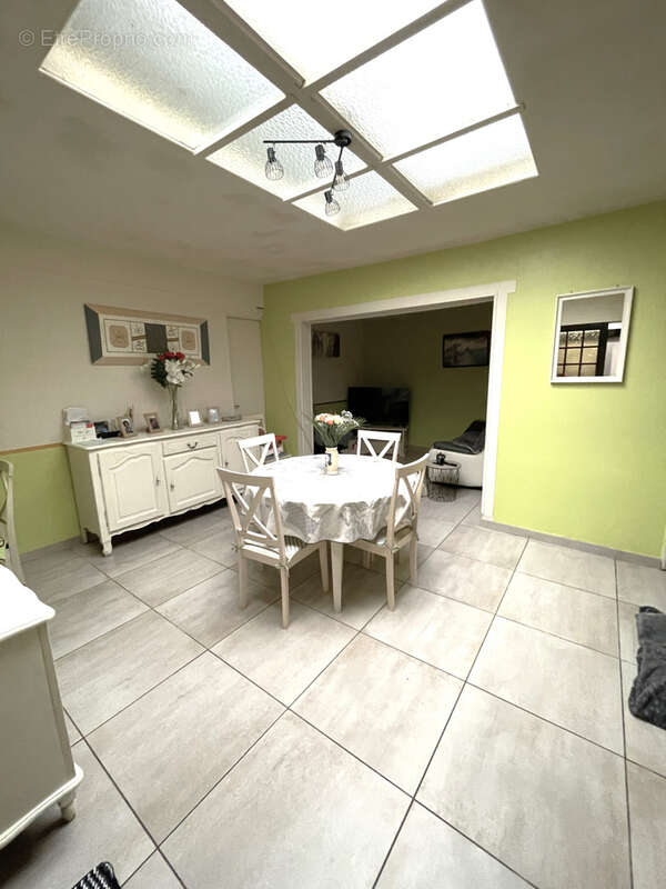 Commerce à SAINT-QUENTIN