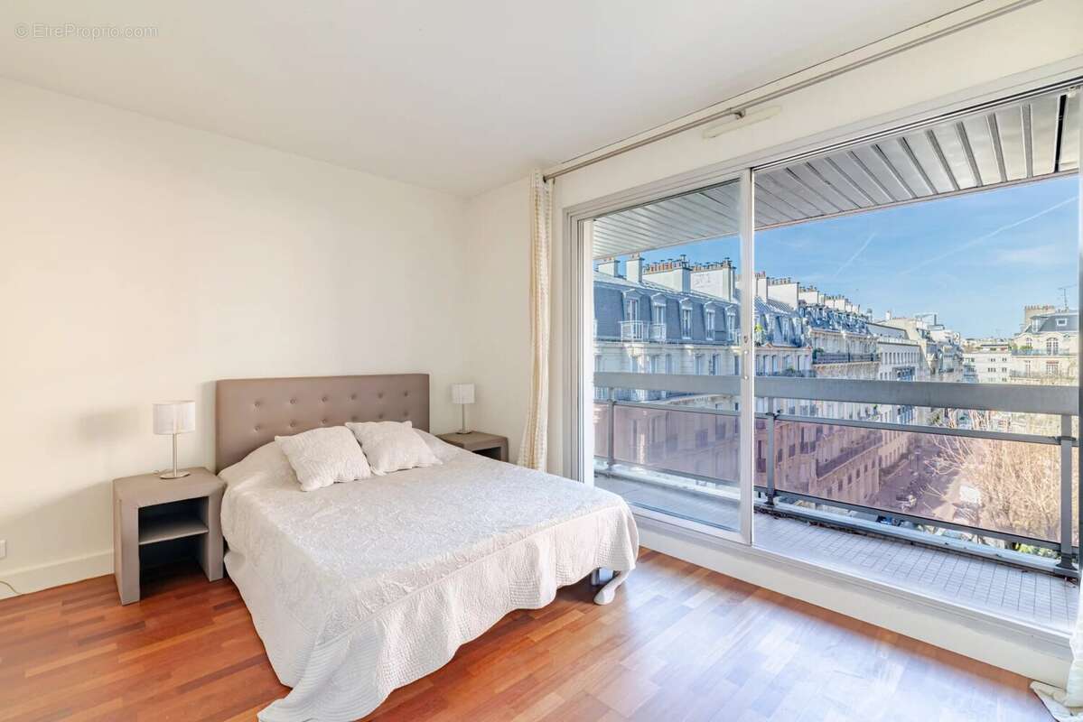 Appartement à PARIS-17E