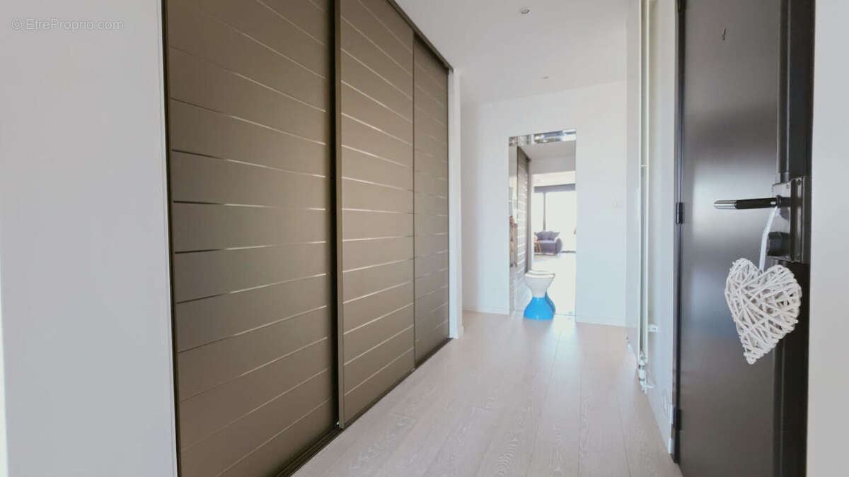 Rennes Aristide Briand - Thabor - Élégant T3 lumineux avec balcon, garage et vue dégagée - photo 6