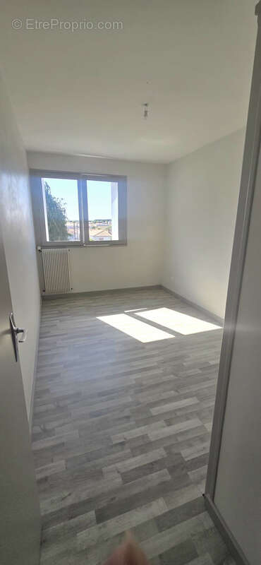 Appartement - 102 m2 - 3 ch + cave + garage + une place de parking - photo 9