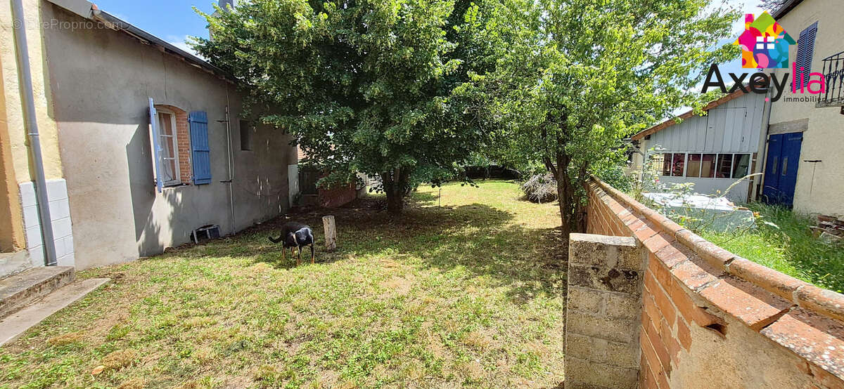 A vendre - secteur melay - maison de village avec terrain a restaurer - photo 9