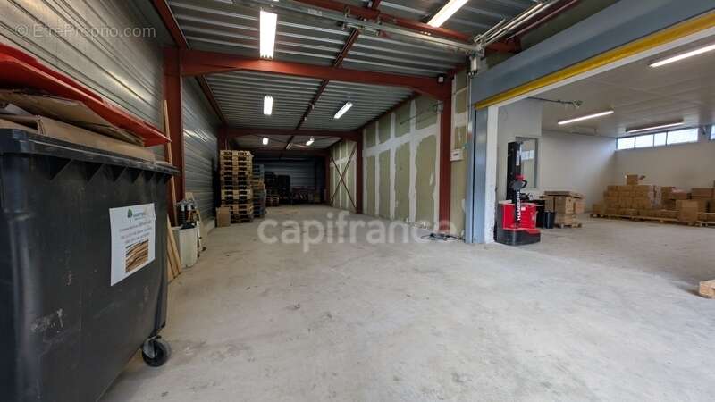 À vendre – Local d’activité/entrepôt 1460m2- Terrain 5738m2 - Proche RN12 - photo 6