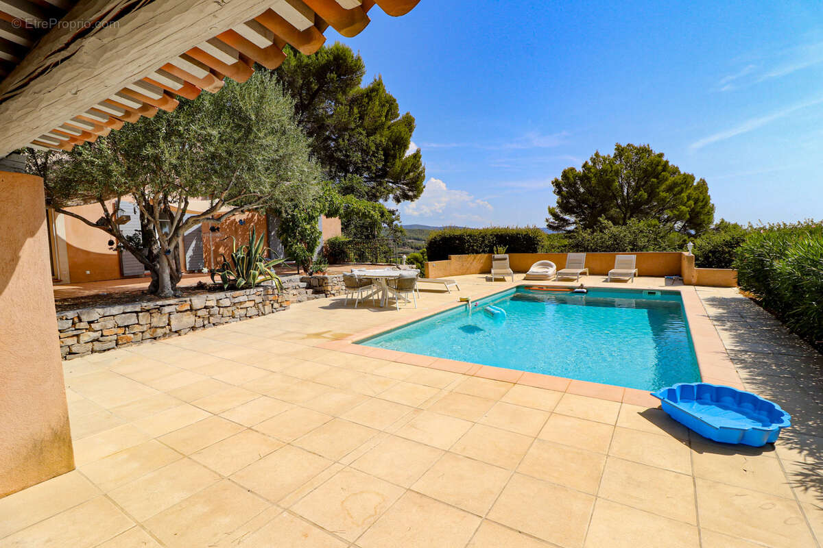 FLAYOSC PROPRIETE de 185M2 habitables avec 4 chambres, PISCINE sur plus de 4000m2 clos et paysagé - photo 3