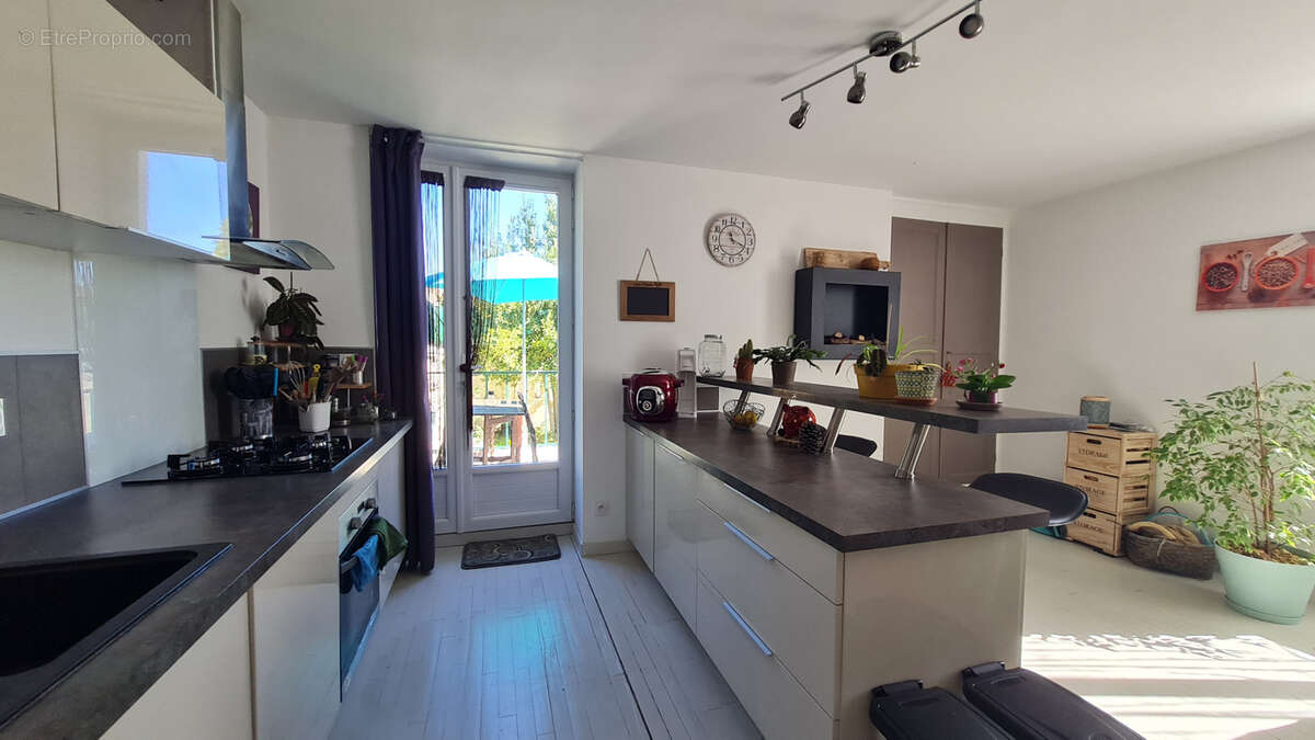 Maison à SAINT-GENIS-D&#039;HIERSAC