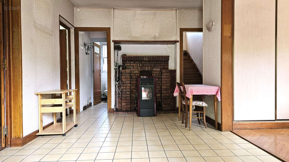 Maison à SAINT-ALBAN-DE-MONTBEL