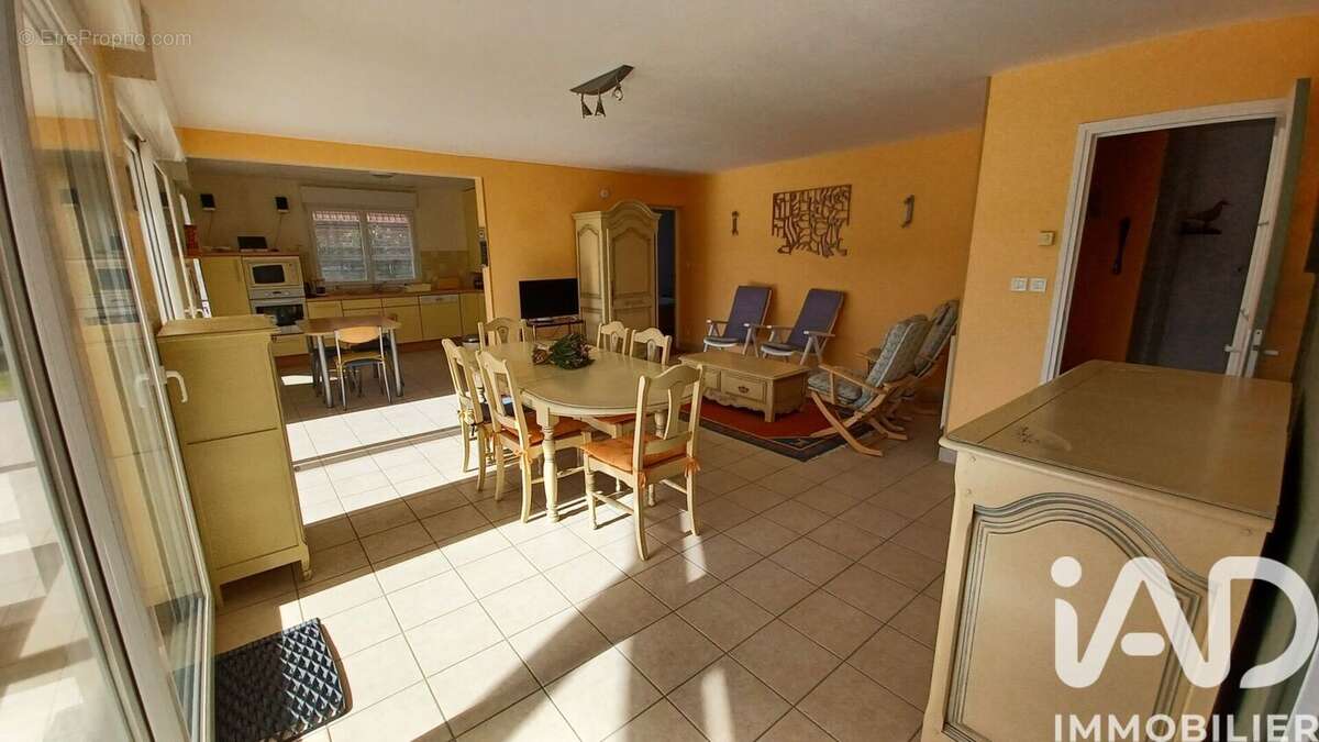 Maison 140 m² à Camiers  - photo 6