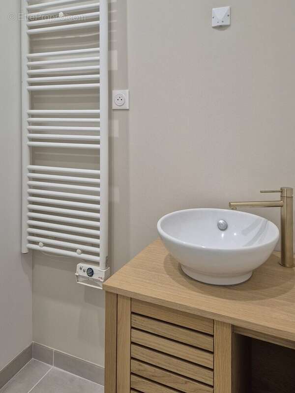 Vasque salle de douches - Appartement à HONFLEUR