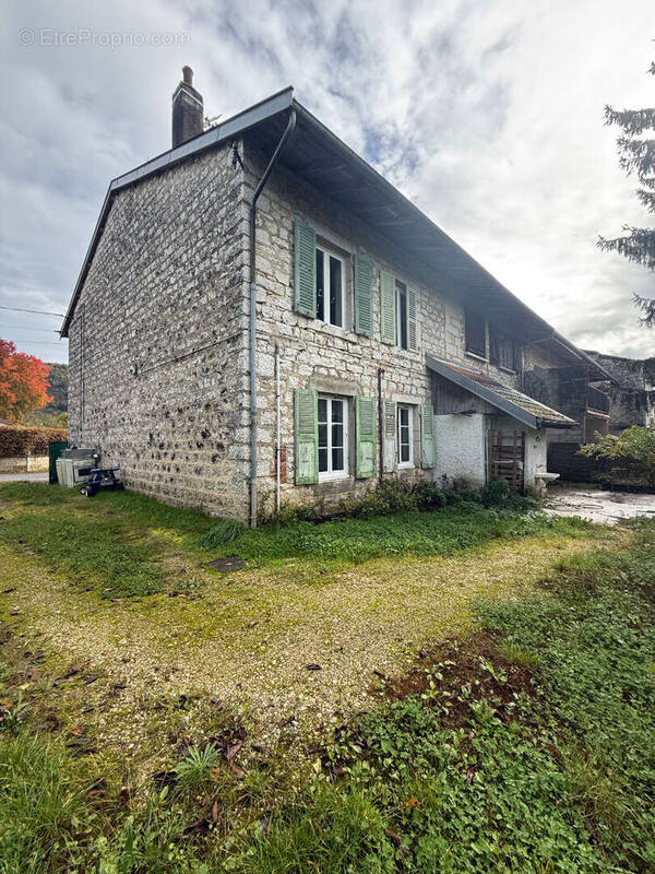 Maison à SIMANDRE-SUR-SURAN