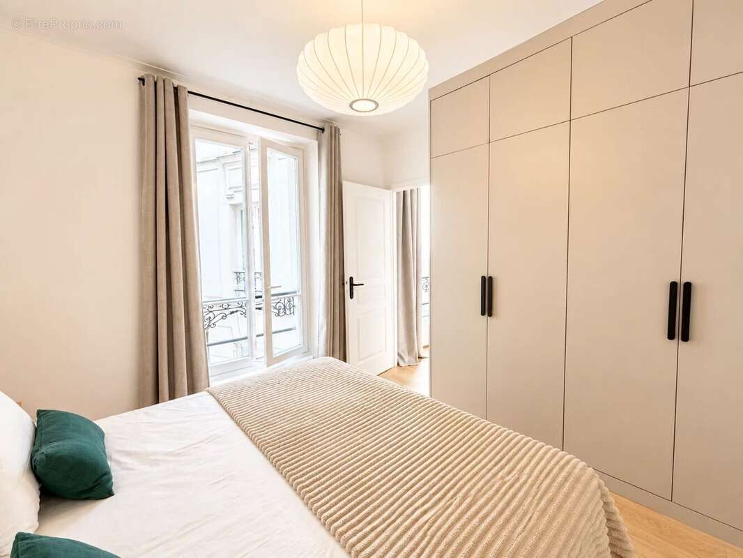 Appartement à PARIS-16E