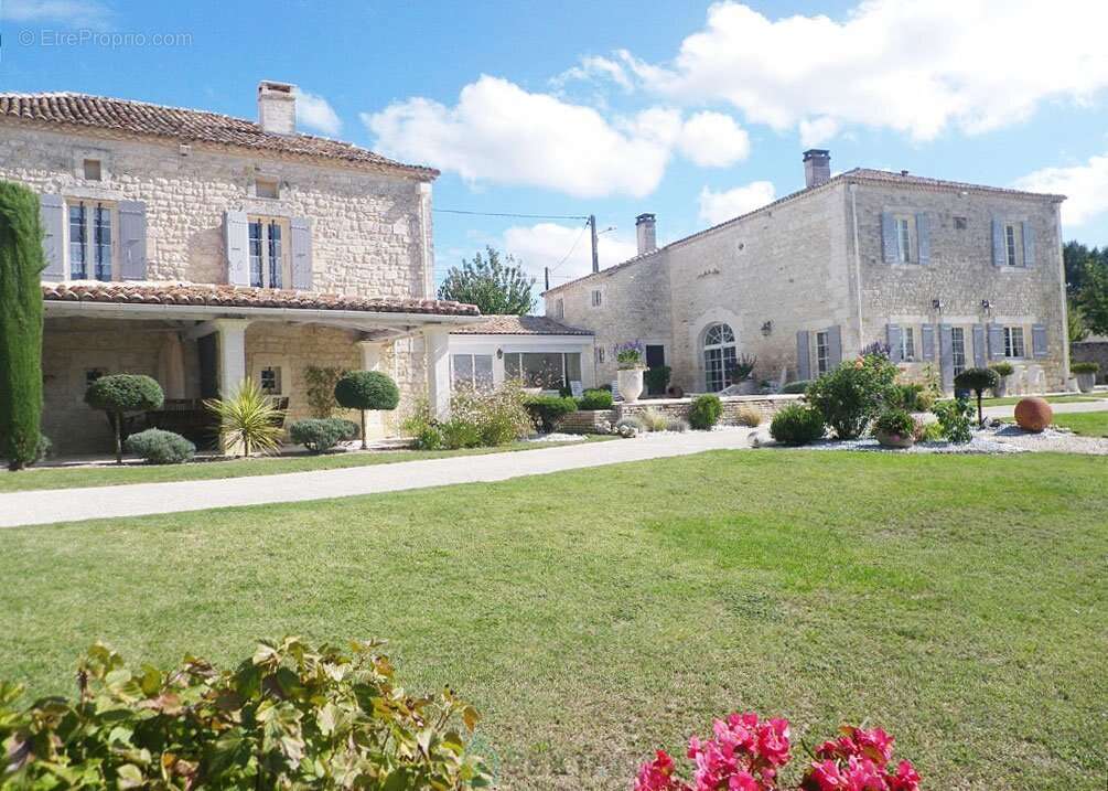 Propriete d'exception de 455 m² sur un terrain de 3 628 m² - photo 4