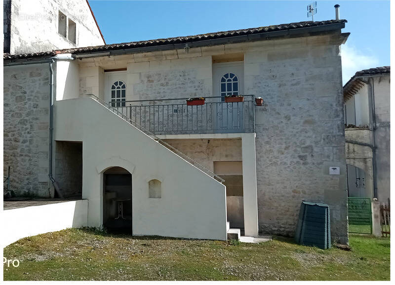 Maison à MOSNAC