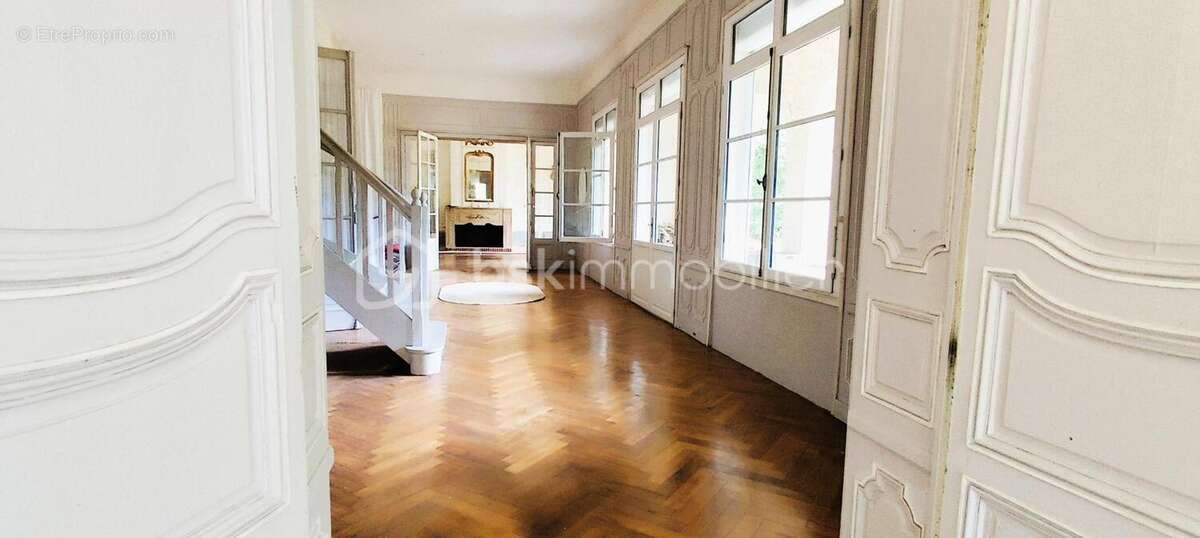 Château à vendre - Aile de château d'exception sur la commune de Parigné – 457 m² – 2 hectares de terrain - photo 10
