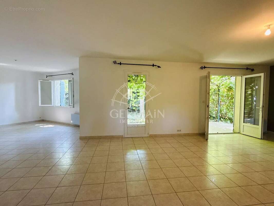 Maison familiale avec piscine et garage - Lagnes - photo 7