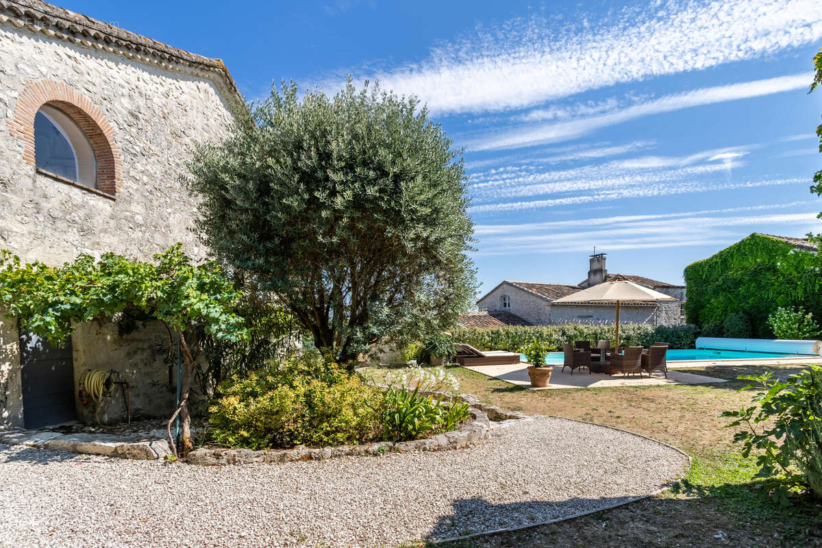 Maison en pierre avec annexe, piscine et jardin - photo 38