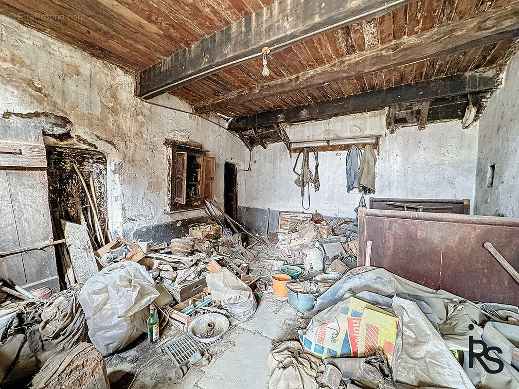 Dans un hameau typique, un ensemble immobilier de 3 maisons avec 8300 m2 de terrain et une vue splendide. - photo 32