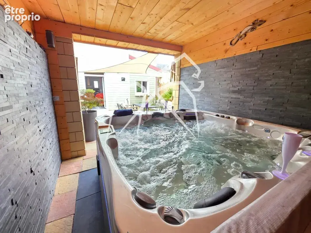 Maison de ville rénovée 102 m²  Espace bien-être  Spa et Sauna  Le Petit-Quevilly 76140  - photo 2