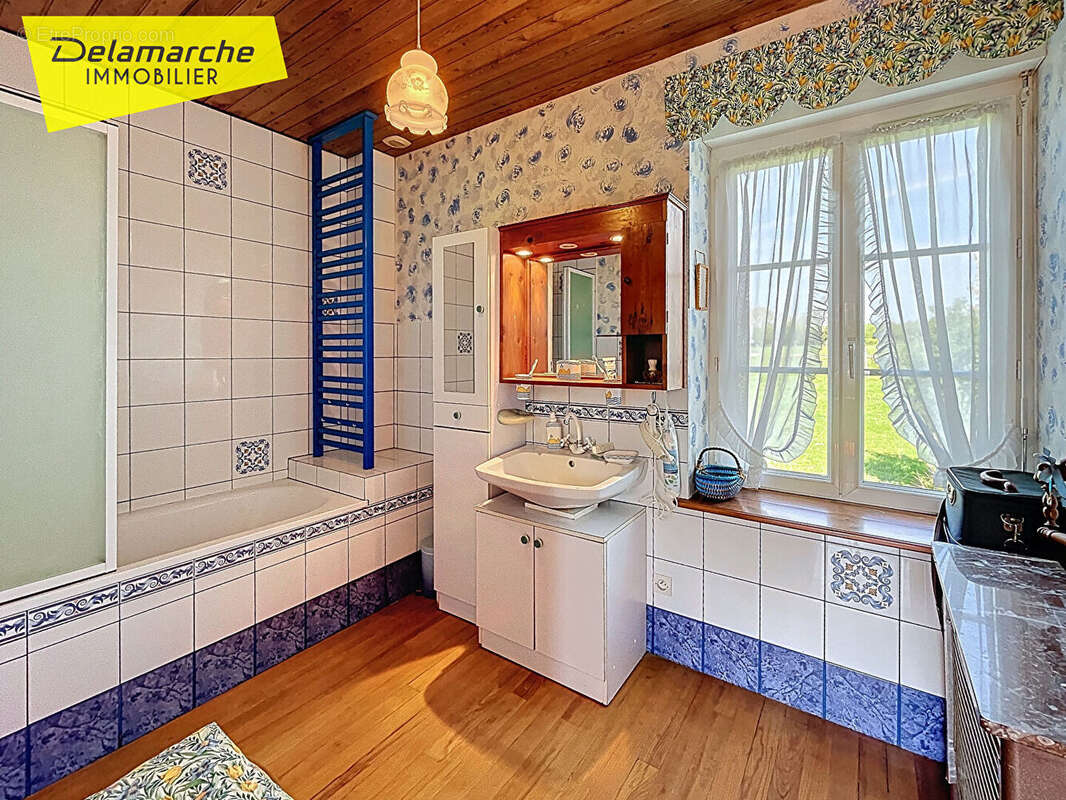 A vendre maison à La Rochelle Normande avec dépendances et 1 hectare - photo 9