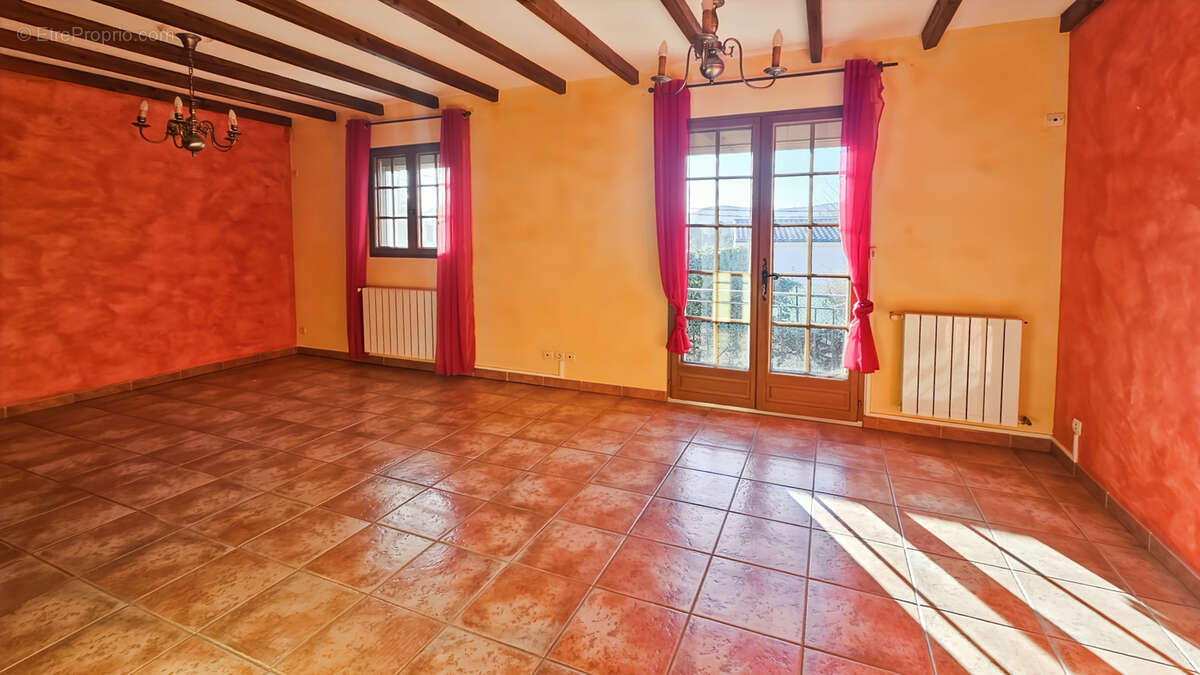 Maison à SAINTE-ANASTASIE-SUR-ISSOLE