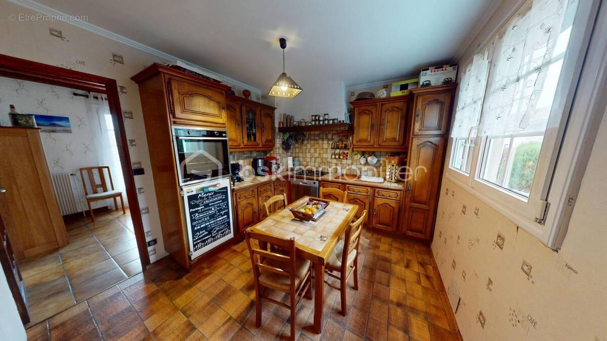 Maison à SAINT-JEAN-DE-BRAYE