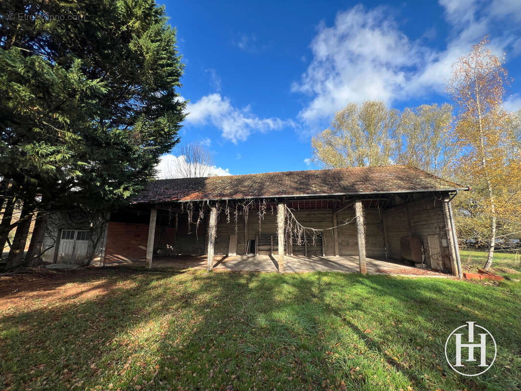 Maison à SAINT-CHRISTOPHE-LE-CHAUDRY