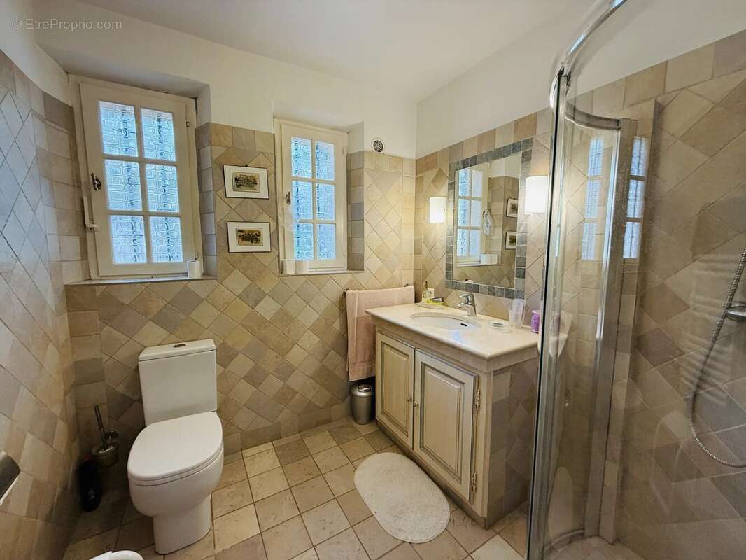 Maison à CHATEAUNEUF-GRASSE