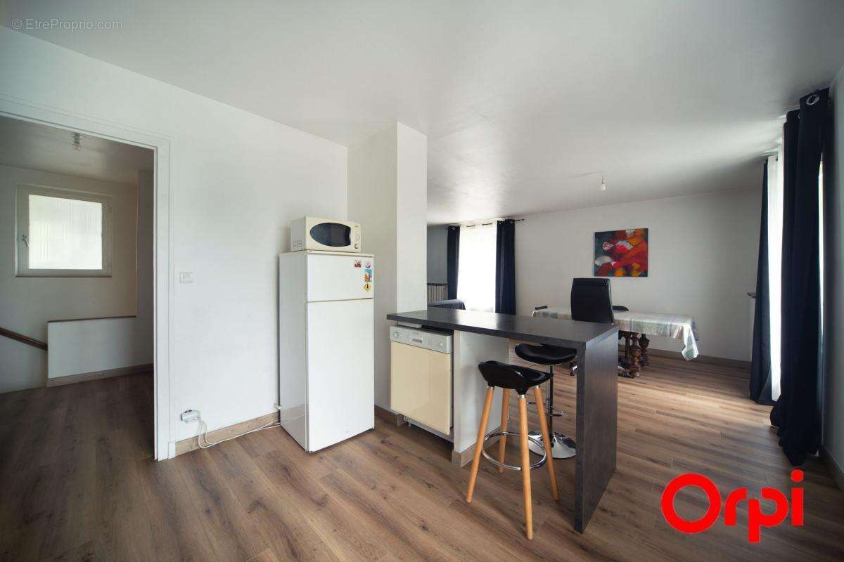 Maison à VARENNES-LES-MACON