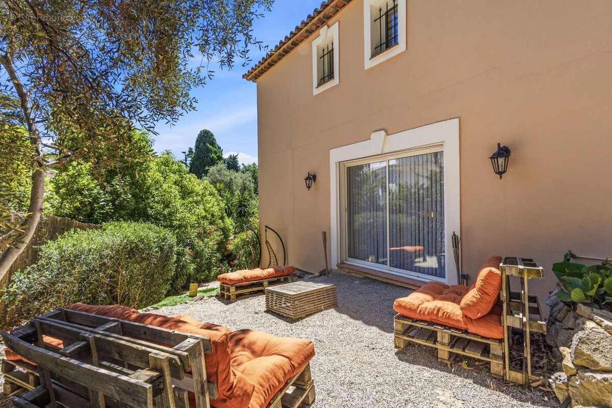 Maison à LE CANNET