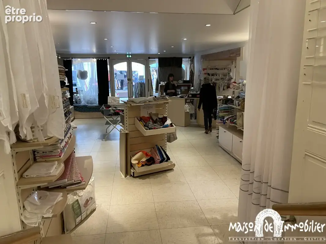 A vendre à COGNAC - Un emplacement d'exception au cœur du centre-ville - Immeuble de 725m2 à réhabiliter - photo 2