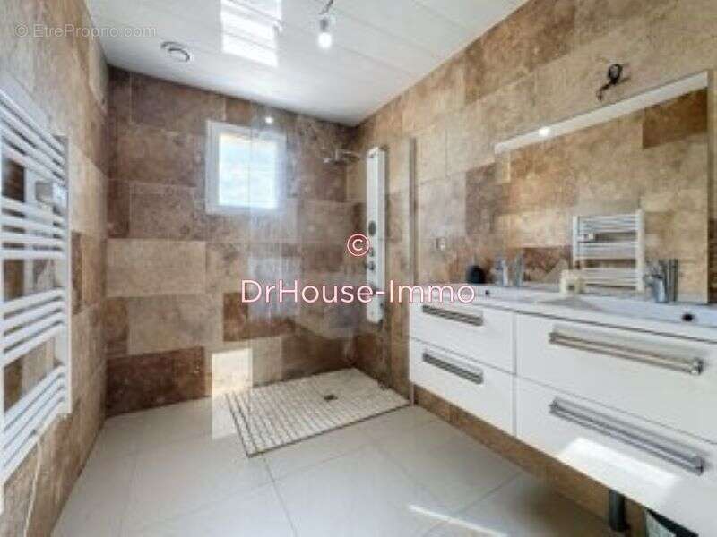 Maison à LES LEVES-ET-THOUMEYRAGUES