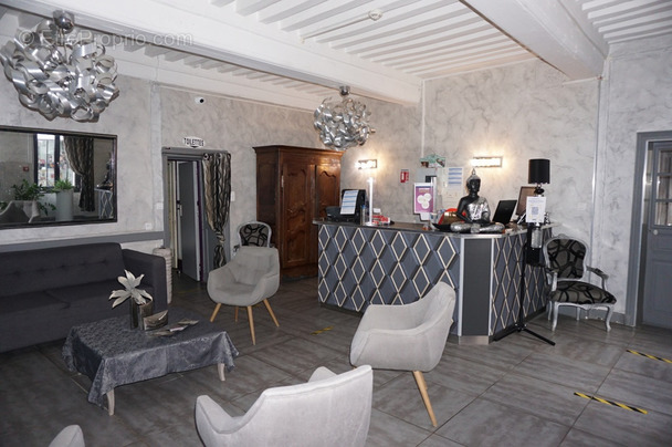 Commerce à PARAY-LE-MONIAL