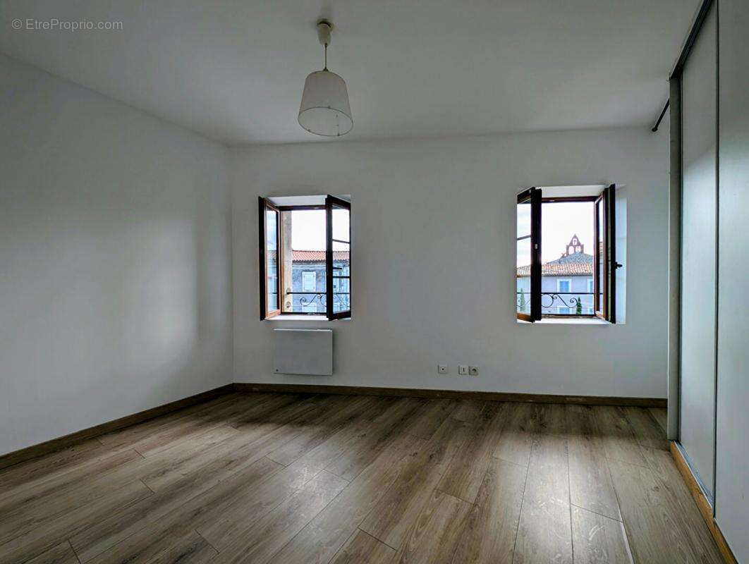 Appartement à CAZERES