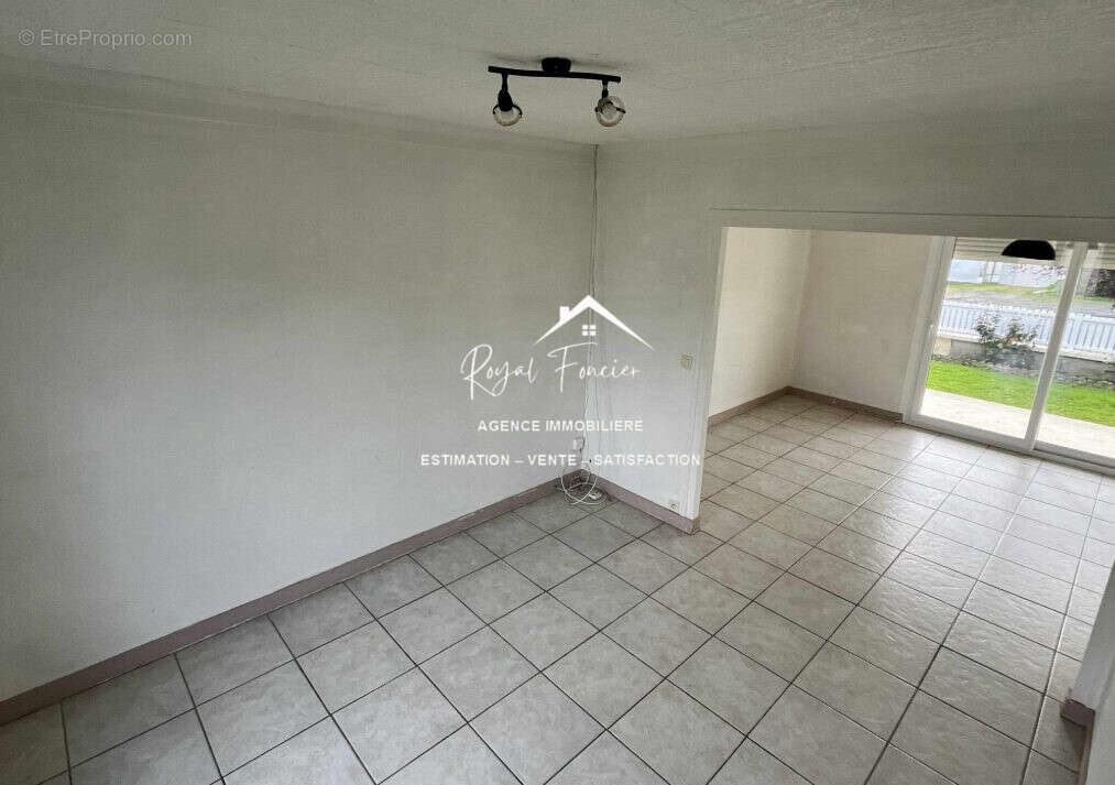 Séjour - Maison à DANGE-SAINT-ROMAIN