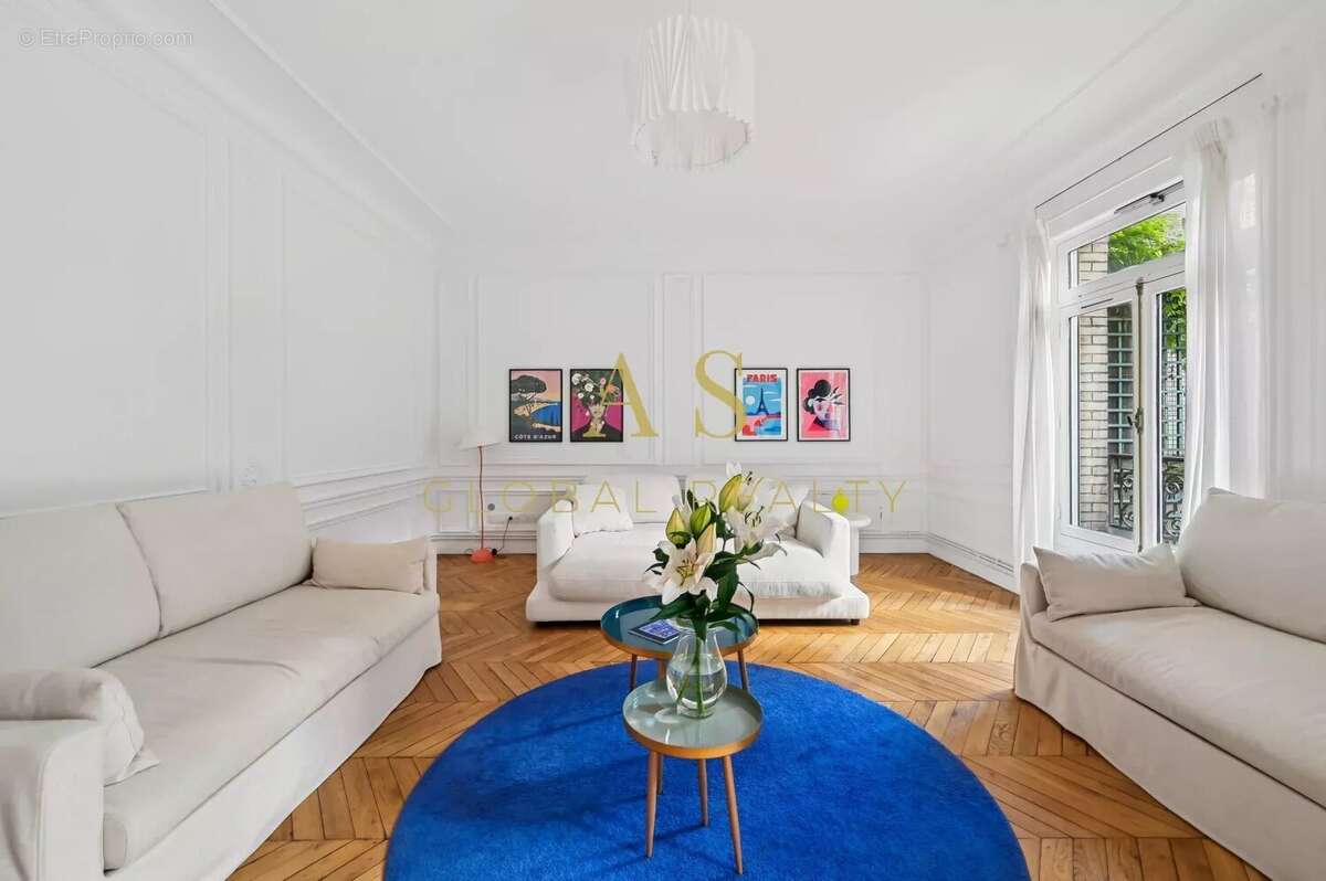 Appartement à PARIS-16E