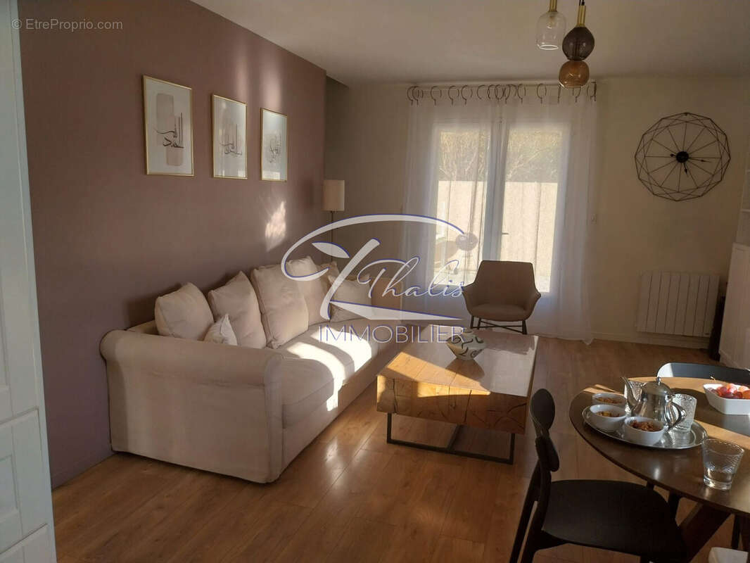 Maison à AMBARES-ET-LAGRAVE