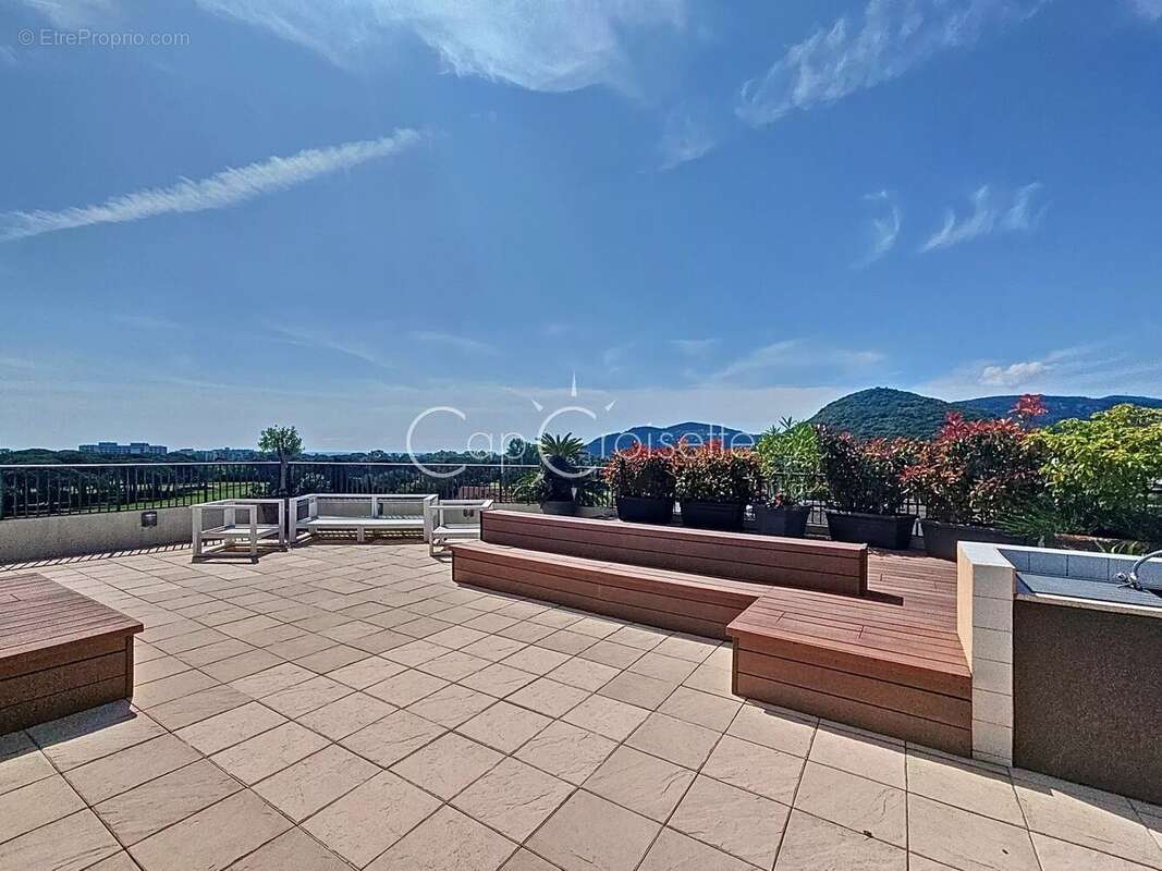 Appartement à MANDELIEU-LA-NAPOULE