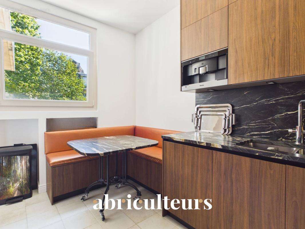 Appartement familial - 189 m² - 7 pièces - Charme de l'ancien en vente à Saint-Mandé (94160) - photo 13