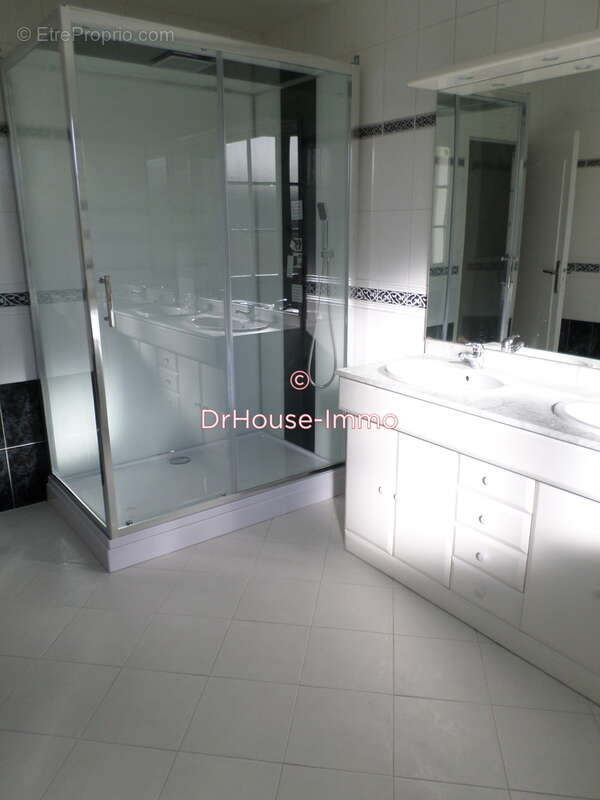 Maison à SAINT-YRIEIX-SUR-CHARENTE