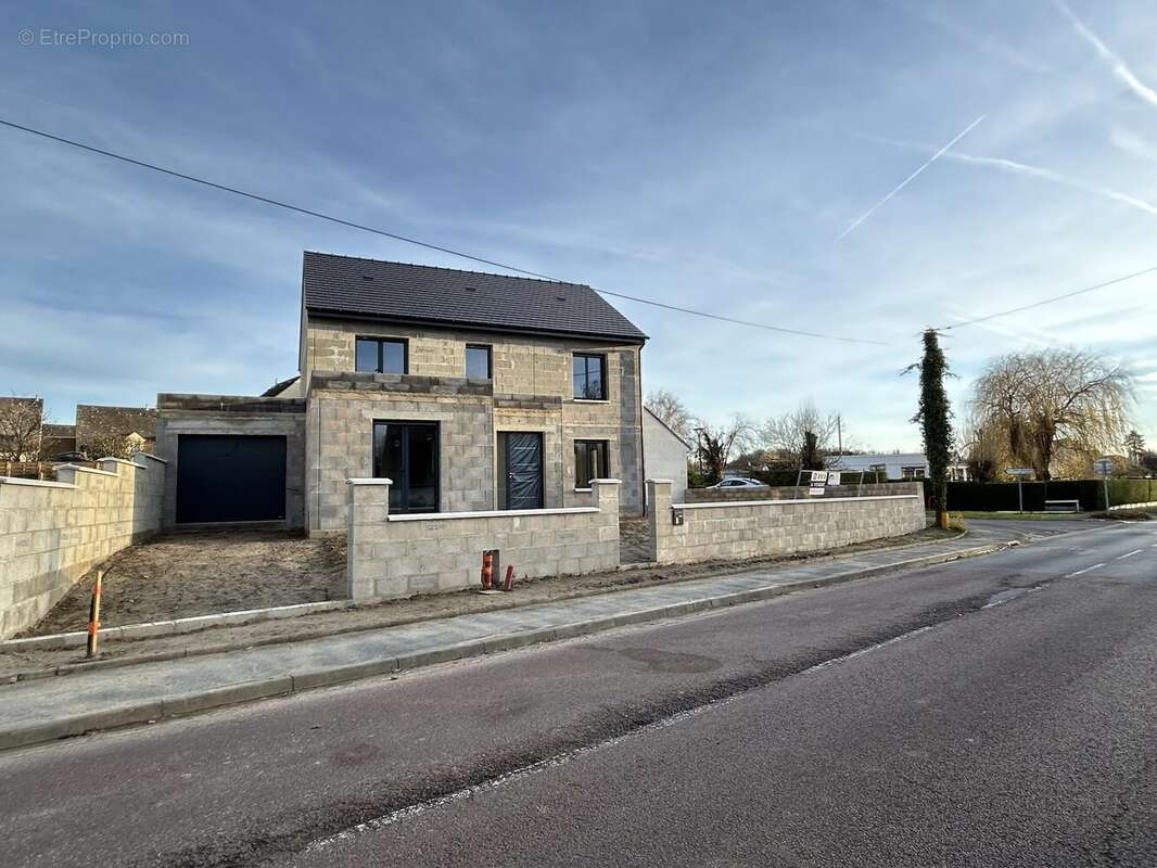 Maison à CHOISY-AU-BAC