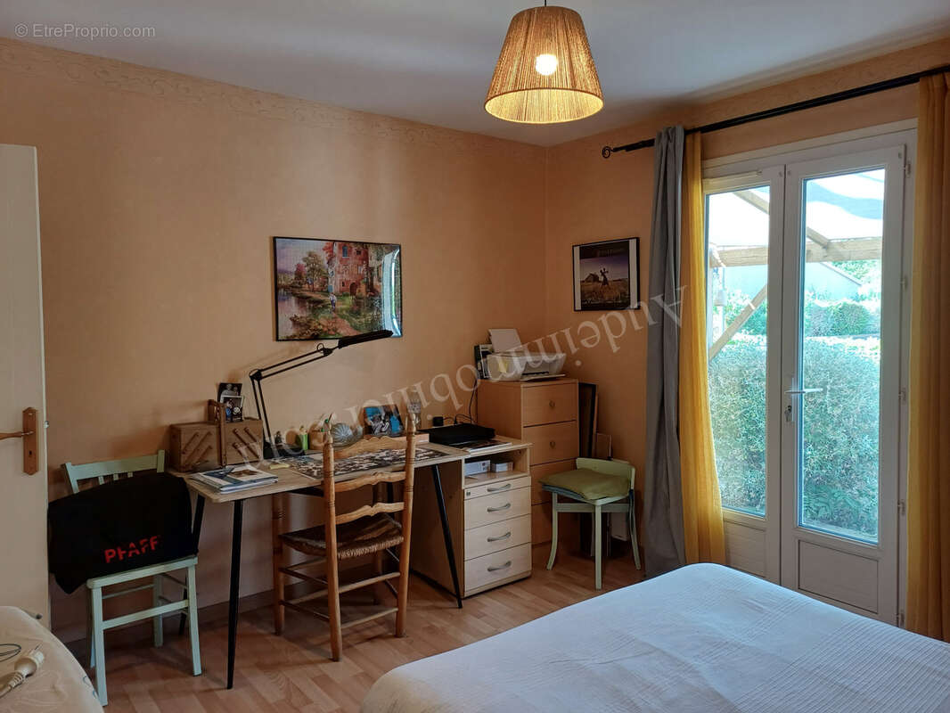 maison de plain-pied avec jardin et garage - photo 11