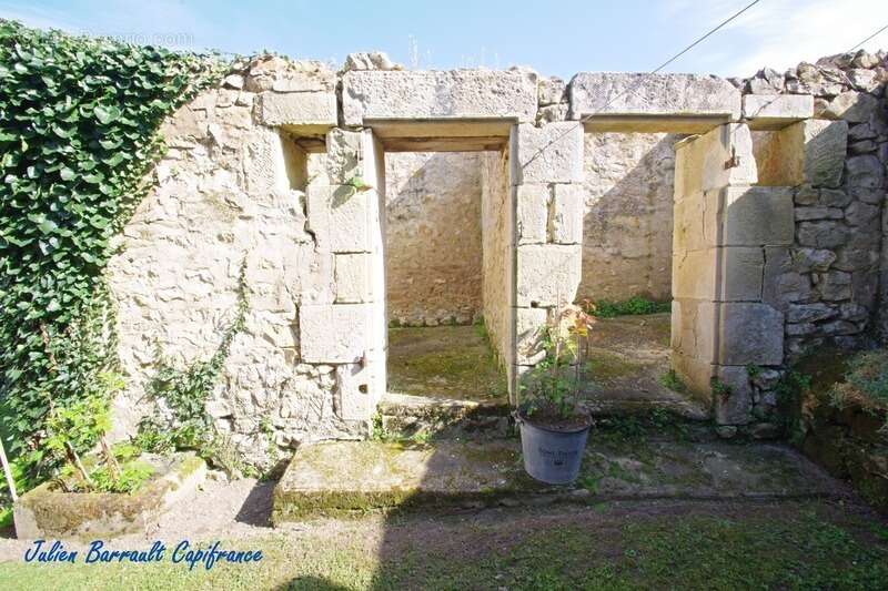 Maison familiale de 148m² avec 5 chambres entièrement rénovée en 2021 sur un terrain clos de 438m² - photo 20
