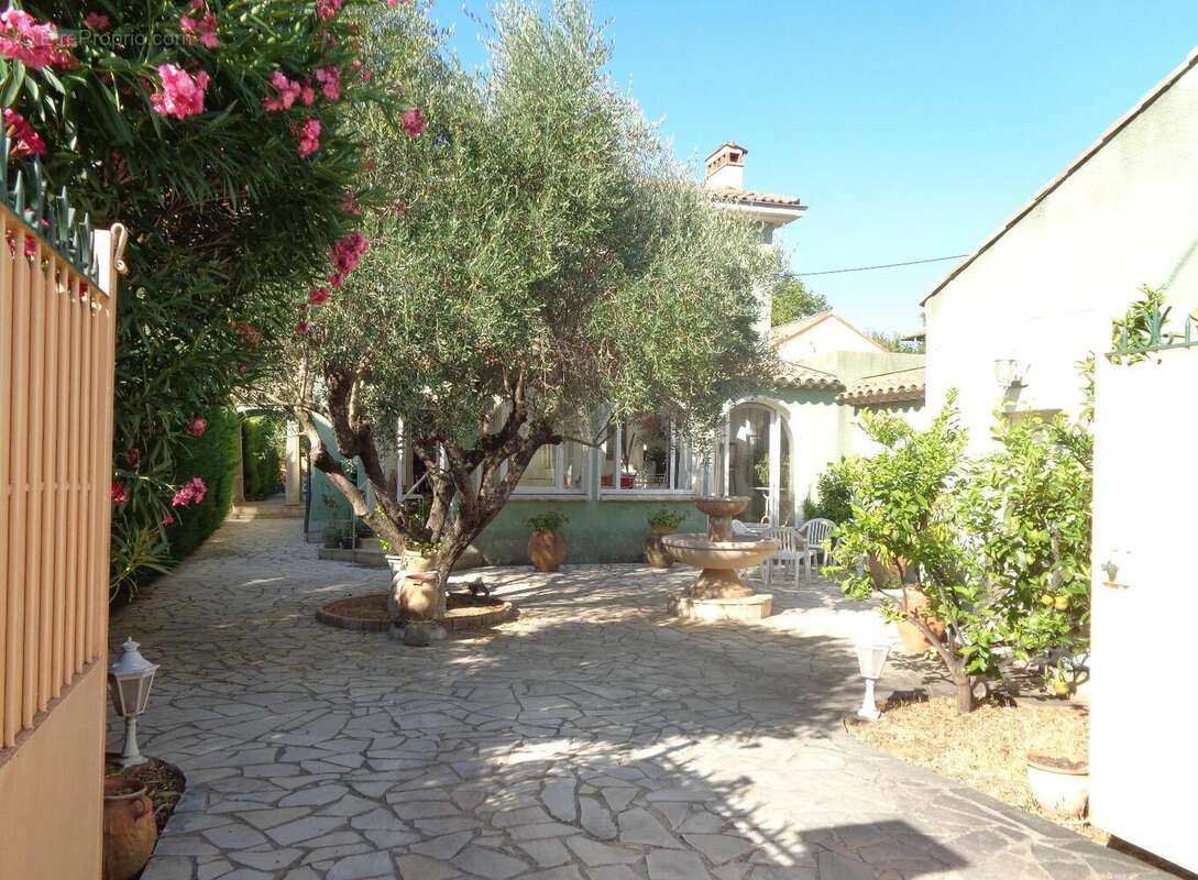   - Maison à DRAGUIGNAN