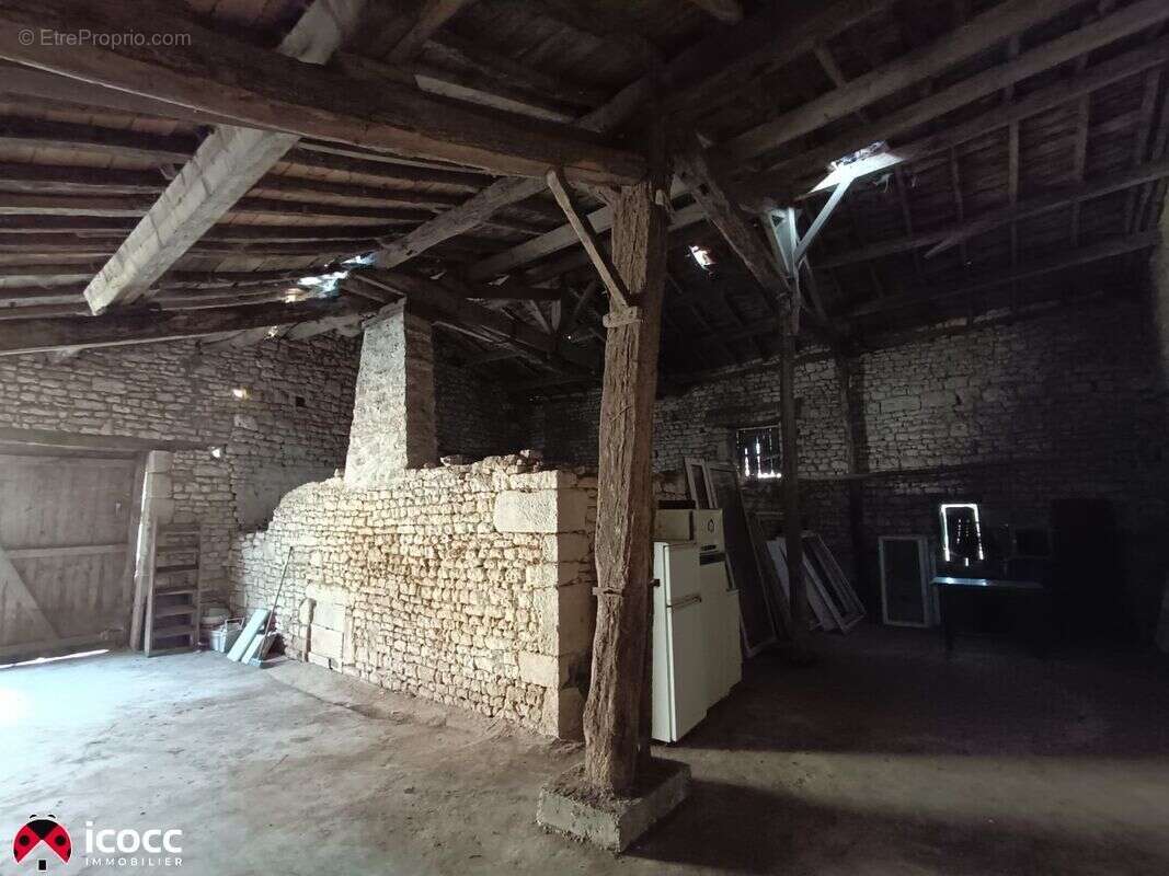 Maison à SAINT-ETIENNE-DE-BRILLOUET