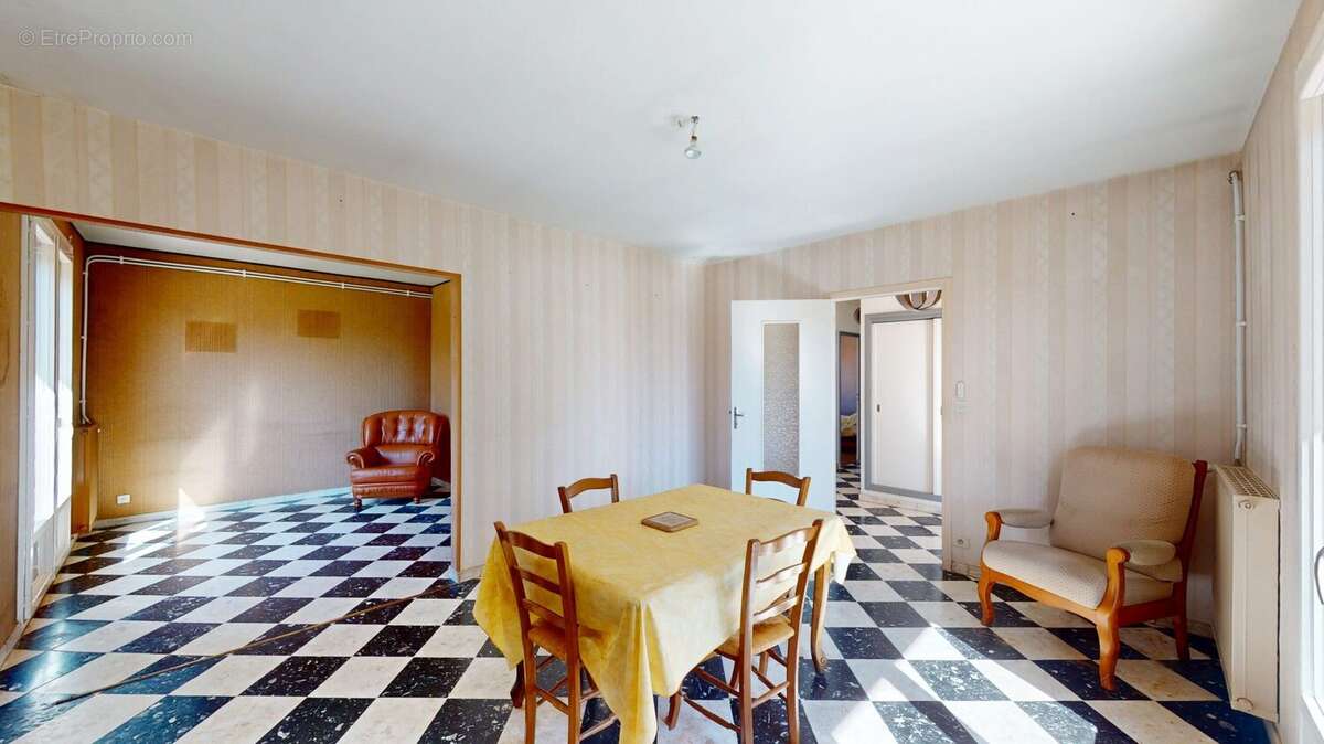 Maison à LA SALVETAT-SAINT-GILLES