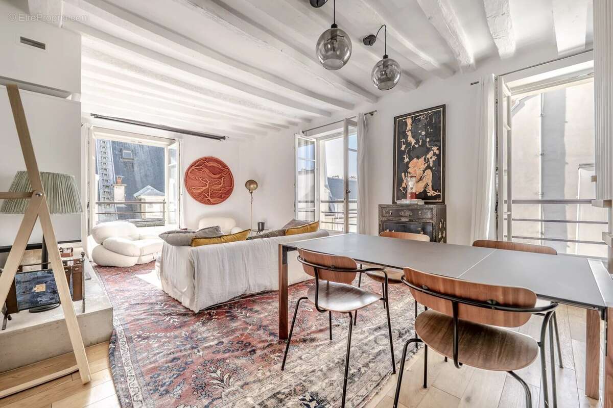 Appartement à PARIS-3E