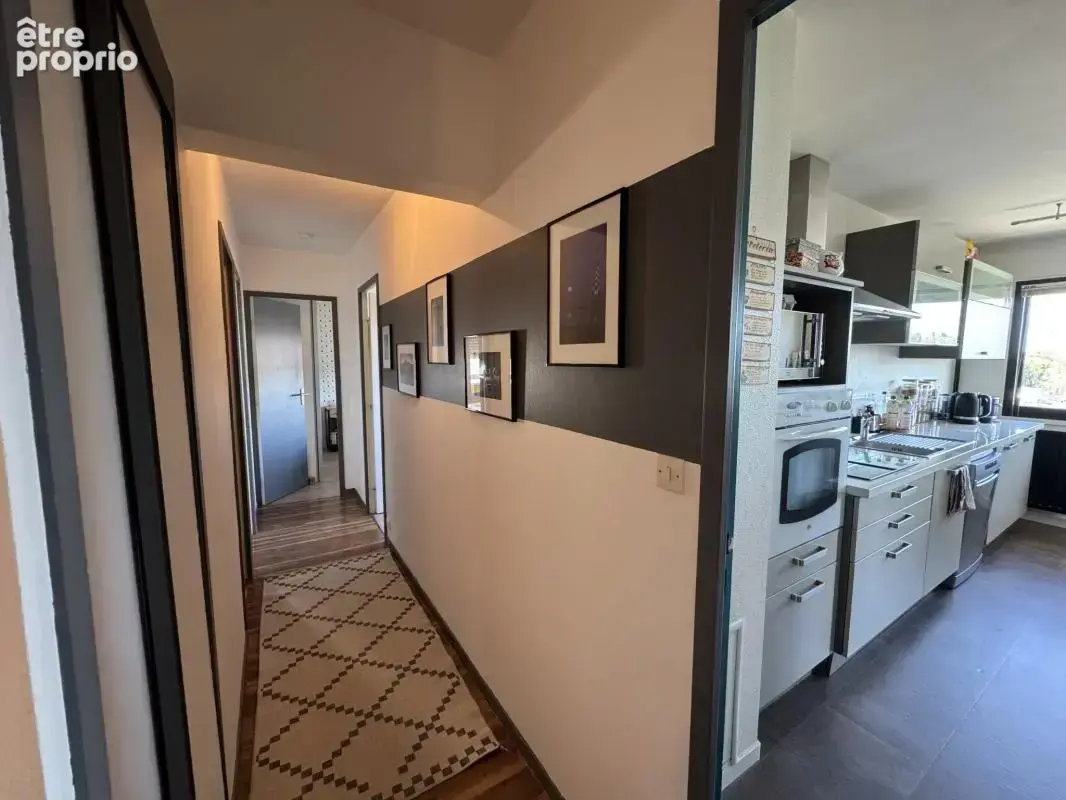 Appartement type 5 - 3 chambres - proche tramway et commerce - photo 5