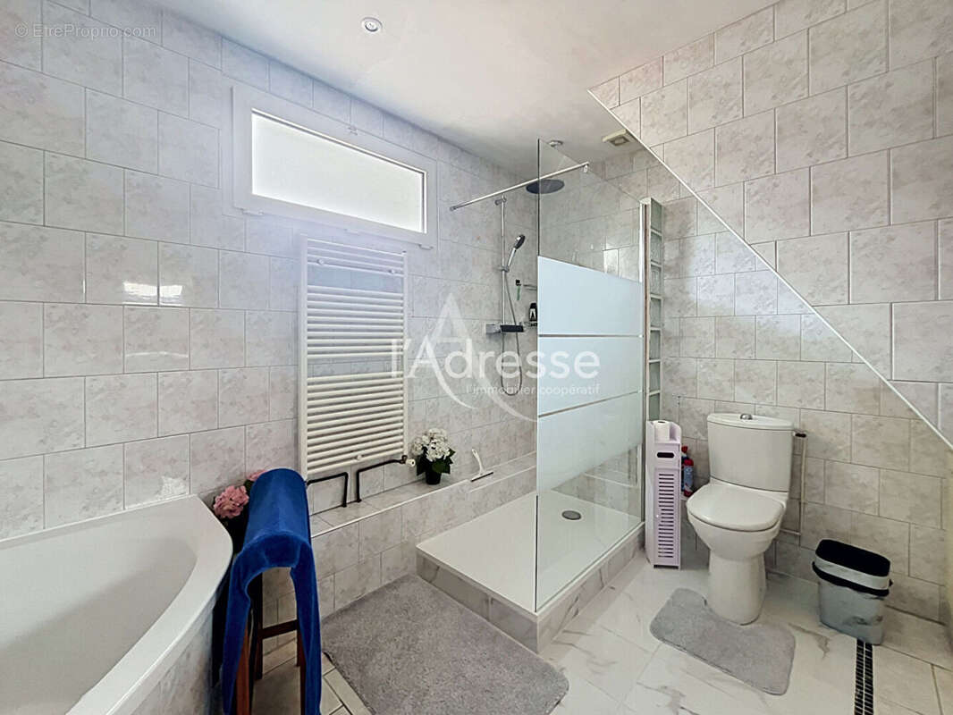 À 5 min de la gare Maison 3 chambres sur 251 m² à prix exceptionnel ! - photo 9